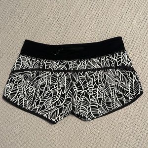 Lululemon 2.5” Speed Up Shorts